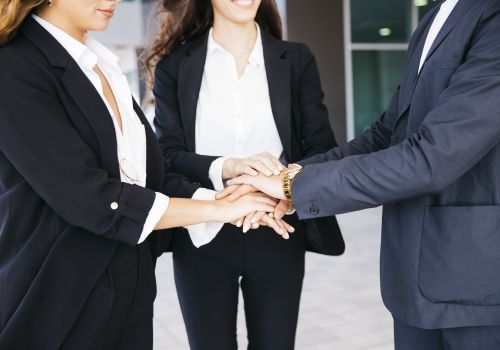 Dịch vụ chuyên nghiệp, hướng tới con người