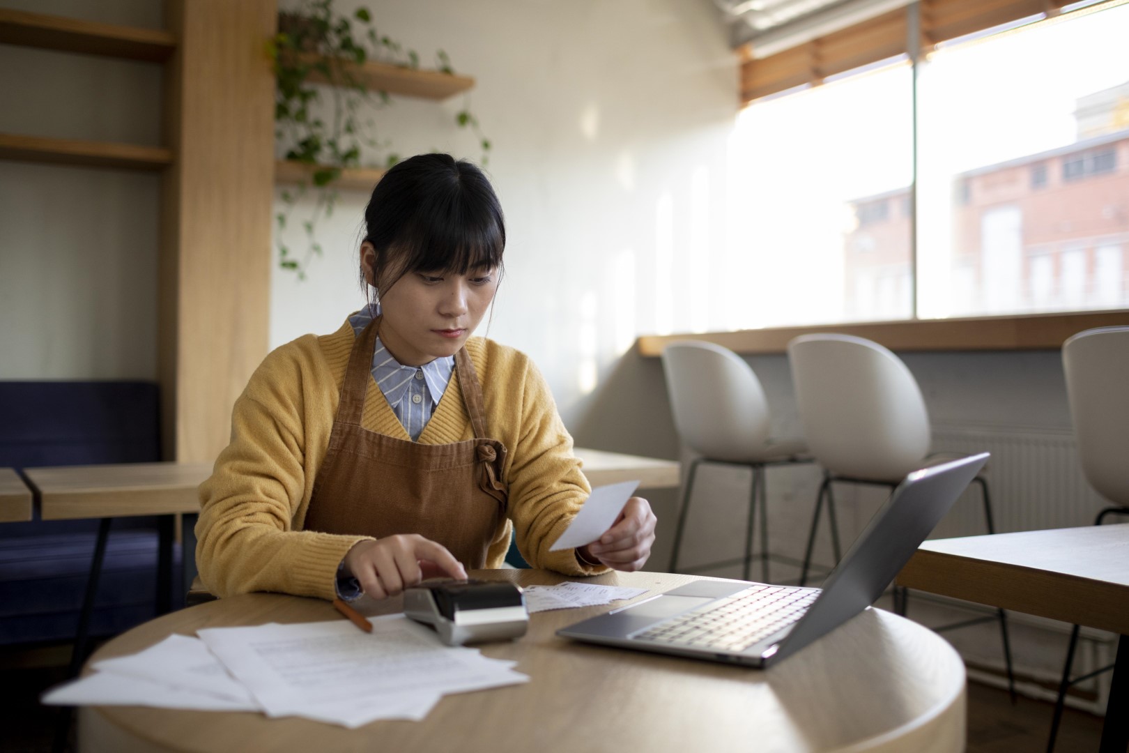 medium-shot-woman-holding-receipt
