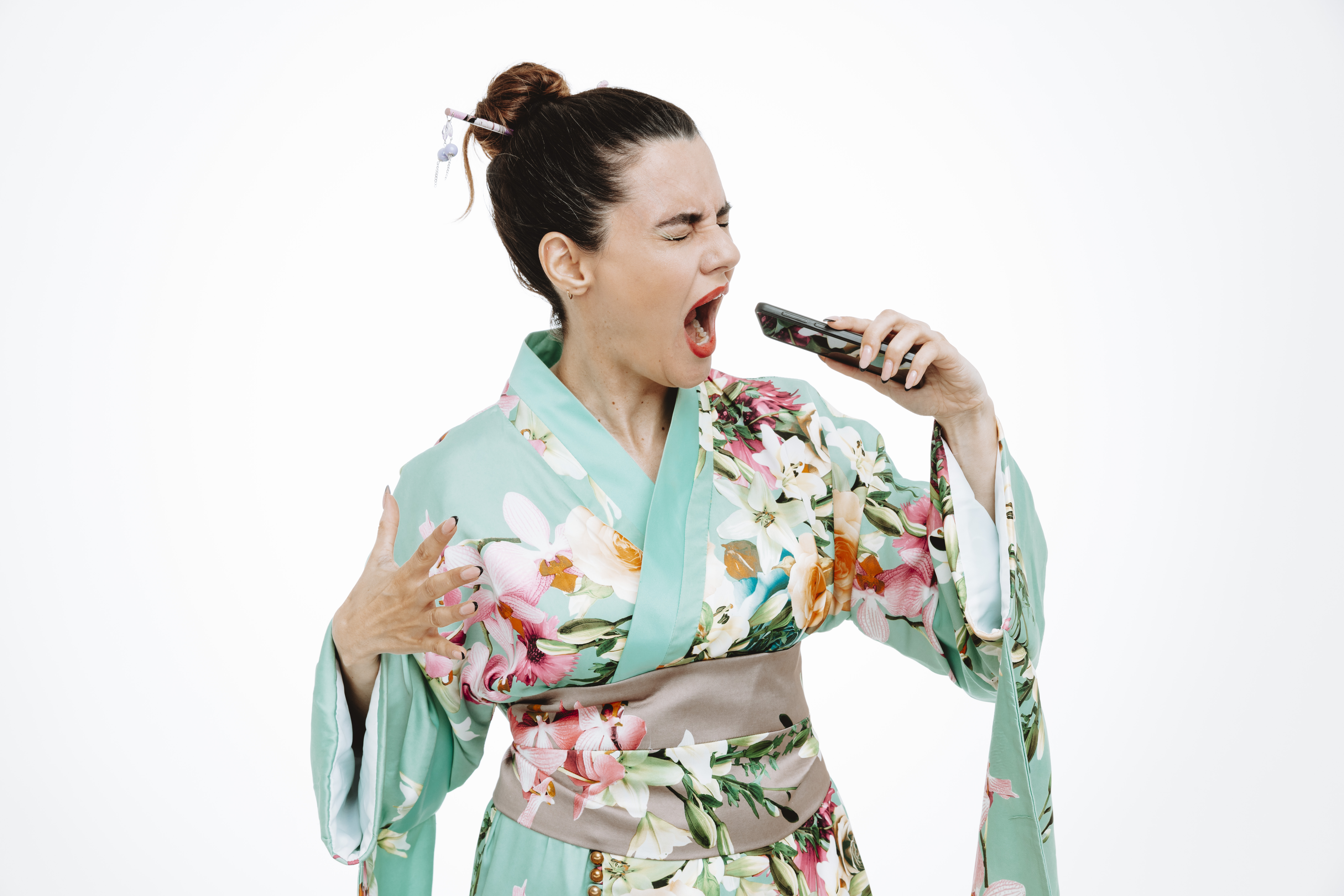 woman-traditional-japanese-kimono-holding-smartphone-shouting-being-excited-white (1)