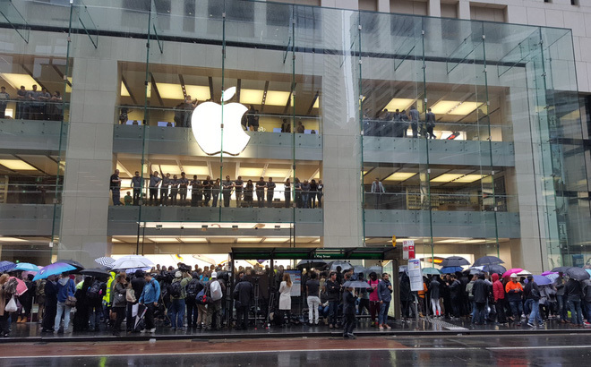 xep-hang-mua-iphone-1