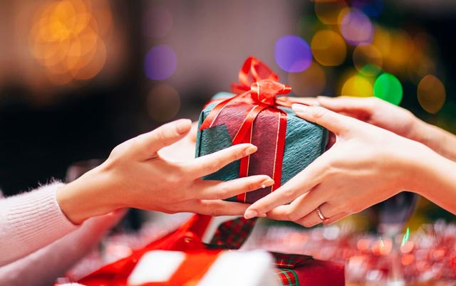 y-nghia-cua-viec-tang-qua-hinh-2